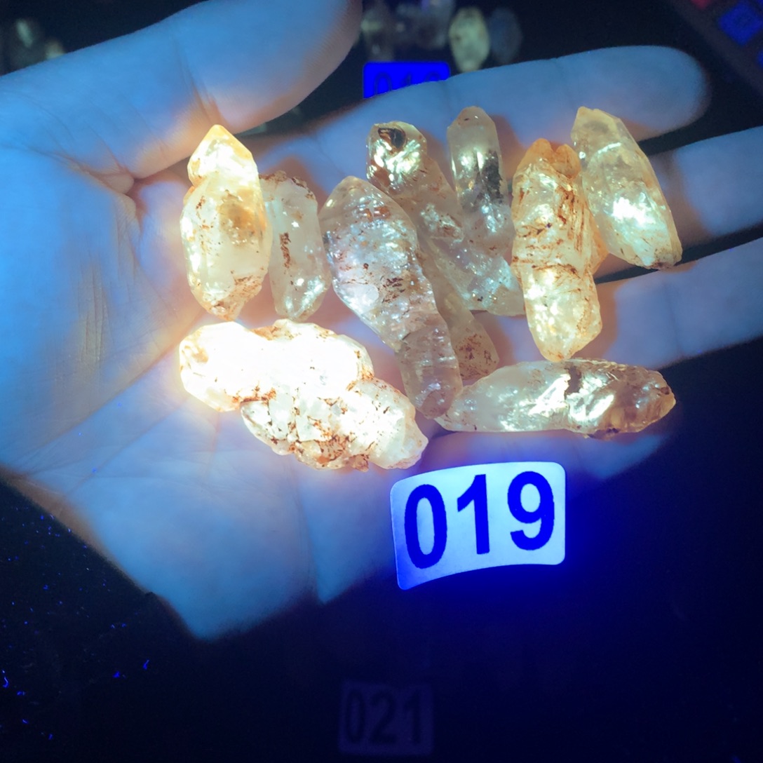 水晶油胆水晶74.6克未镶嵌