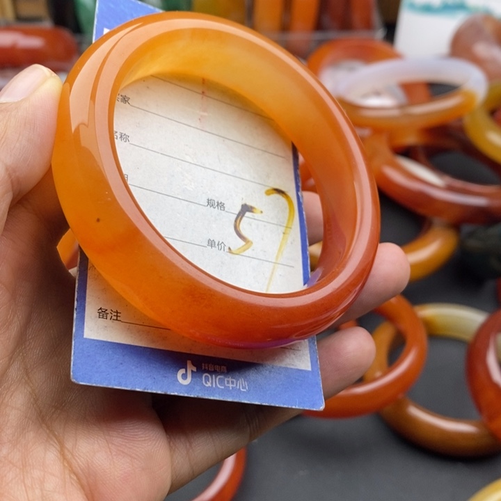 未镶嵌手镯石英质玉