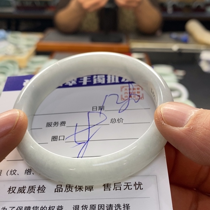 翡翠手镯未镶嵌翡翠手镯未镶嵌