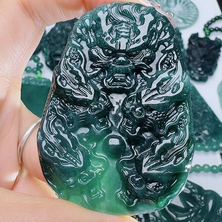 翡翠未镶嵌颈饰天然的A货翡翠多样性发其一 