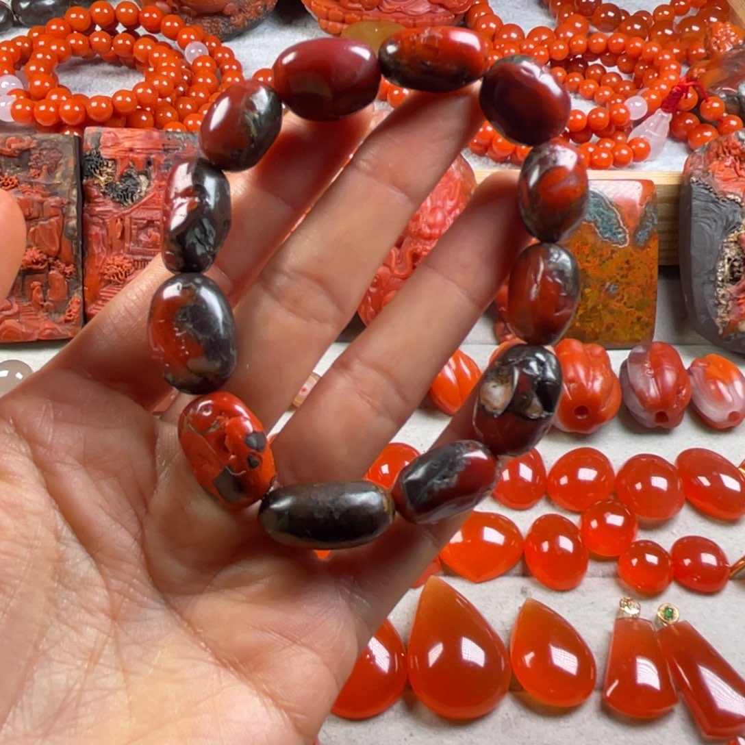 南红玛瑙天然原矿杨柳阿东寨老南红随形单圈未镶嵌齐***墙