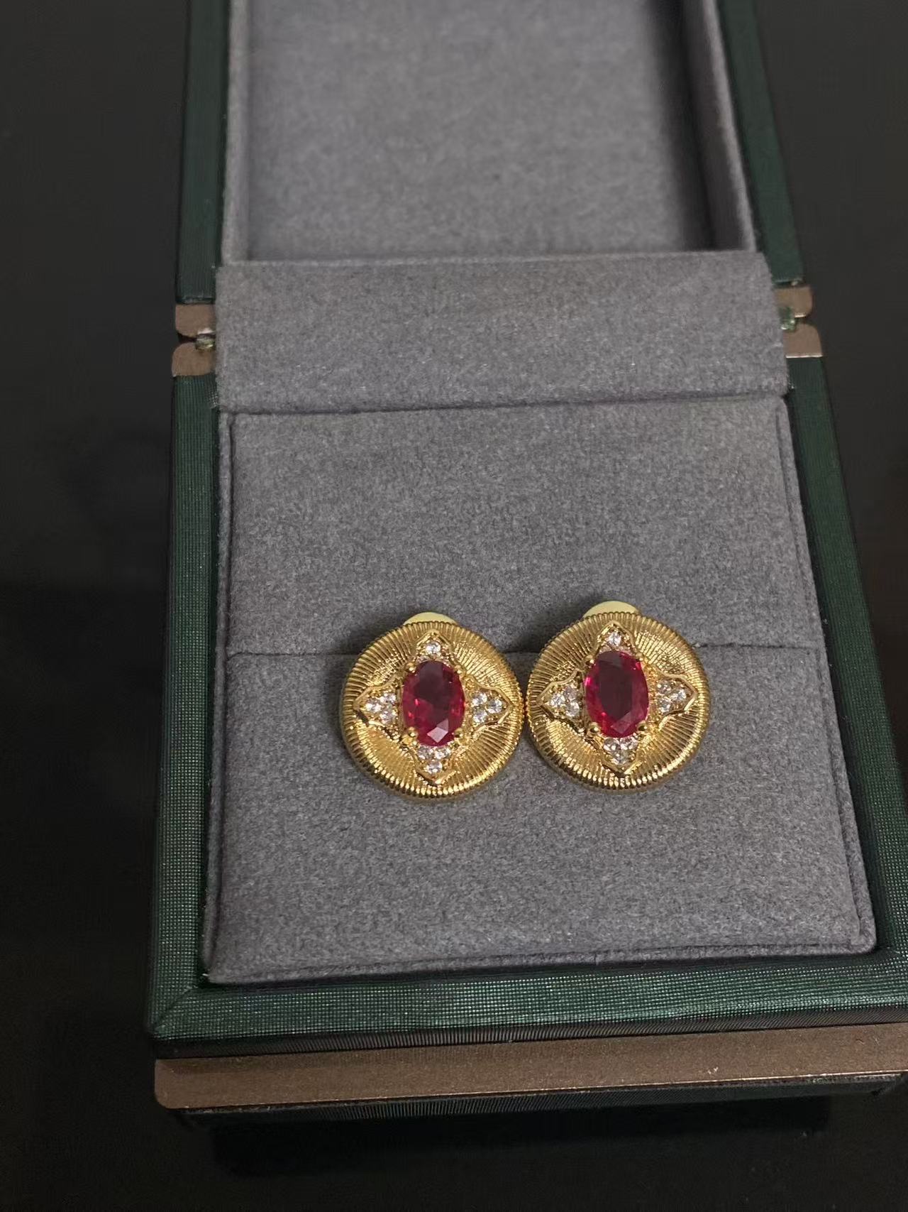 【米米甄选 高端大气】 红色耳钉 D-1044