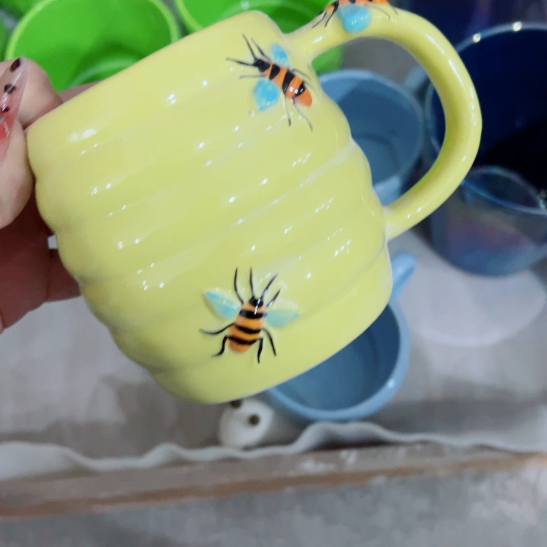 有孔，陶瓷花盆满10米包邮发货。微瑕介意慎拍