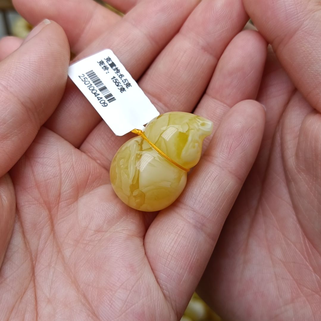 蜜蜡裸石未镶嵌立体葫芦