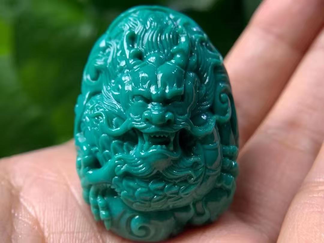 原矿绿松石龙牌吊坠