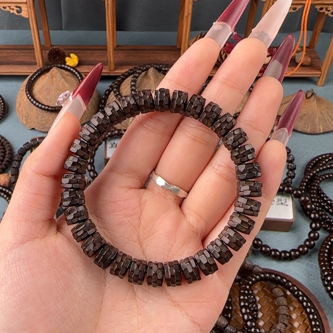 椰蒂吊坠?***?9×6干将手串（加3颗）