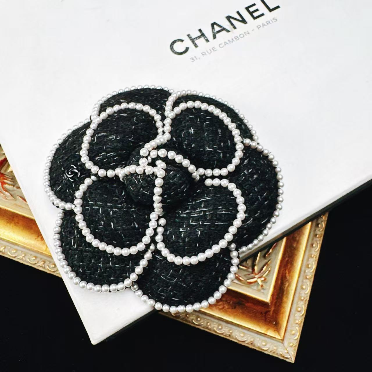 95新 Chanel/香奈儿 柚礼中古/香奈儿黑色山茶花珍珠胸针tt512008