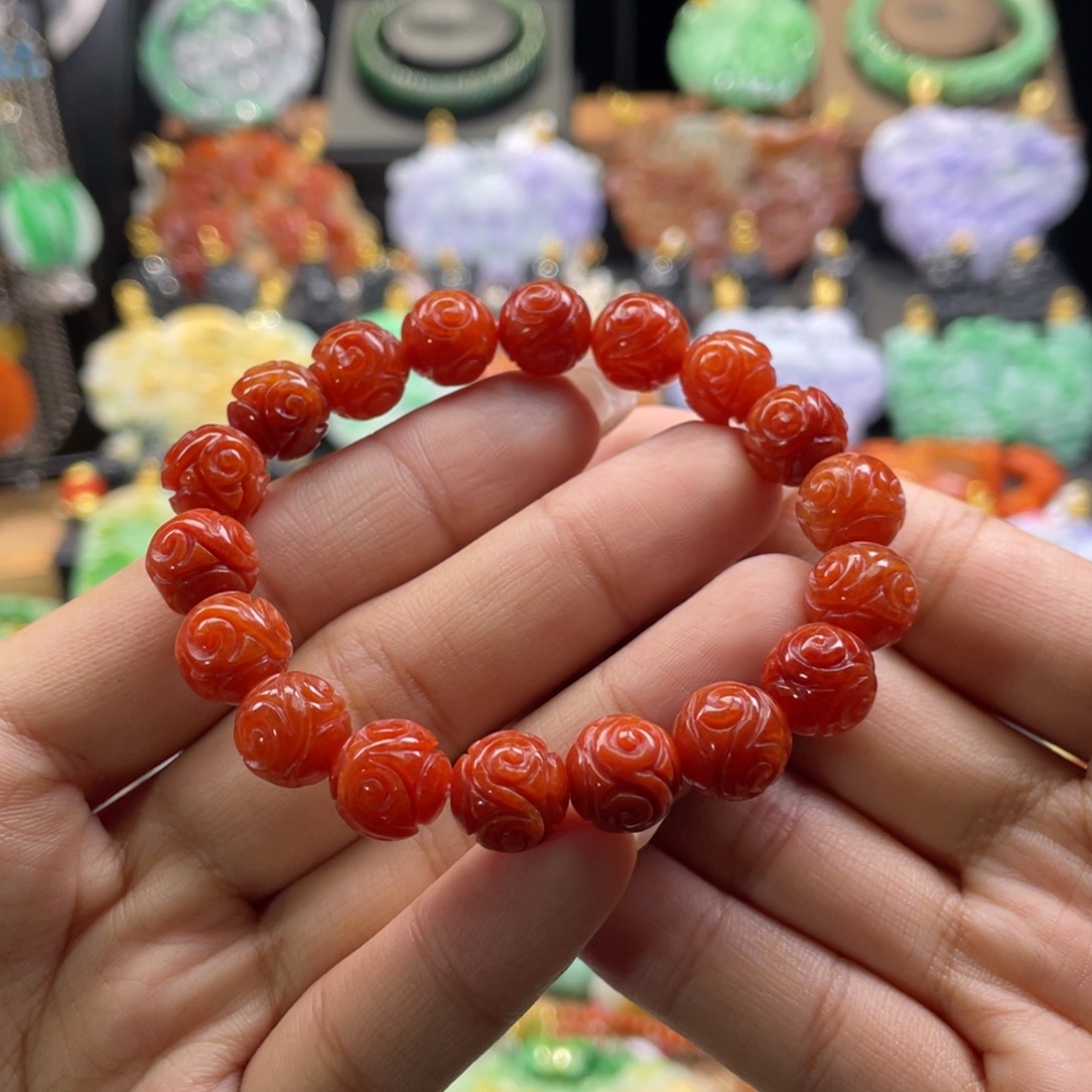 翡翠未镶嵌颈饰逆**女代编织