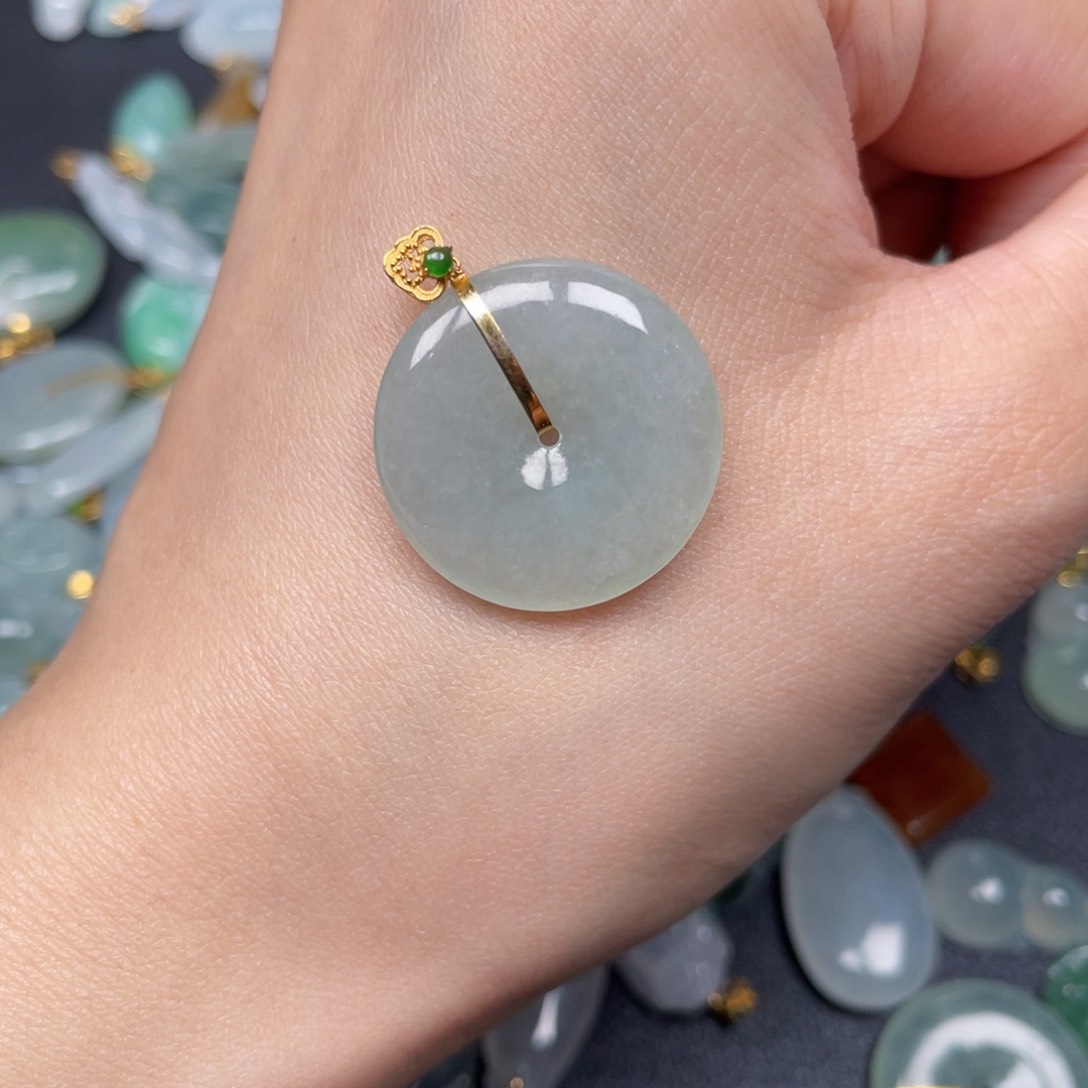 翡翠颈饰18K金镶嵌翡翠