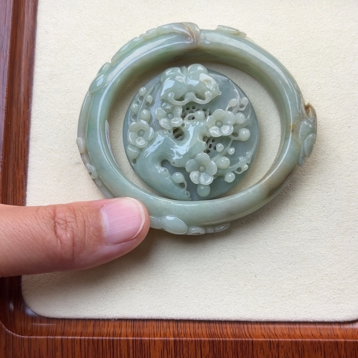 翡翠未镶嵌手镯55.7贵妃