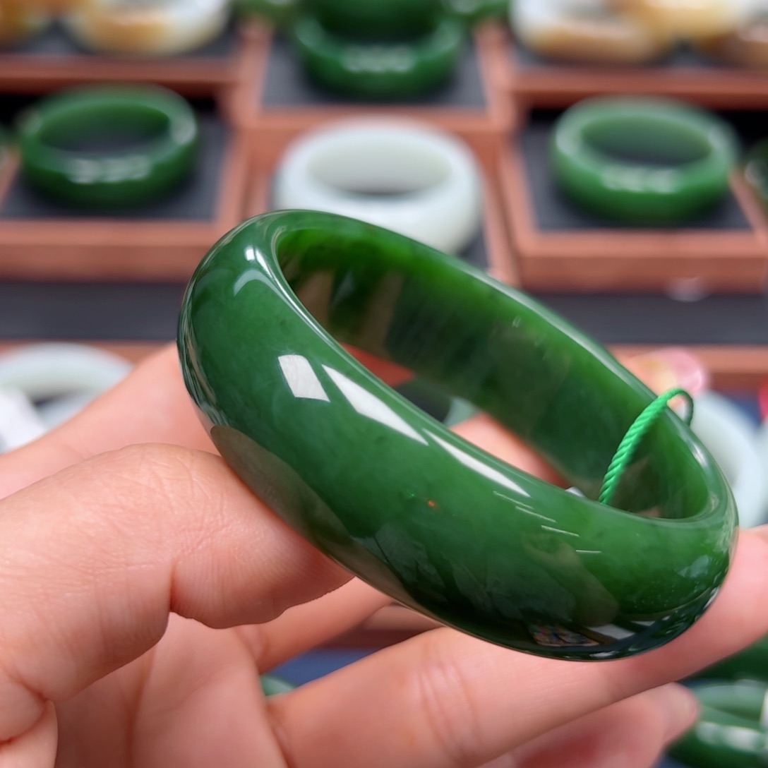 未镶嵌手镯和田玉（碧玉）