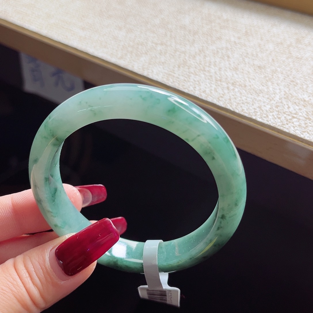 翡翠手镯未镶嵌手镯