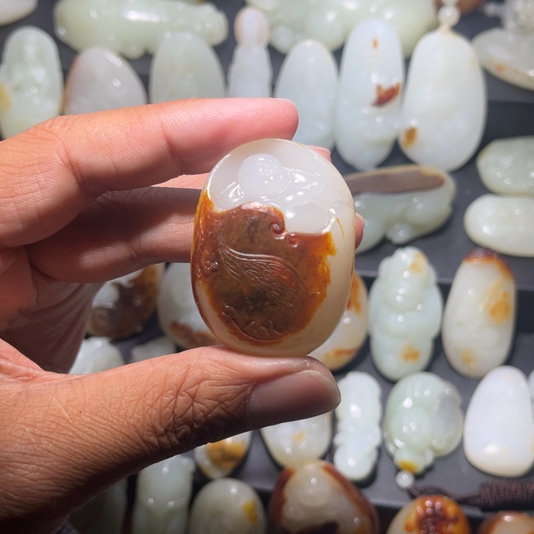 ****儿和田玉未镶嵌颈饰