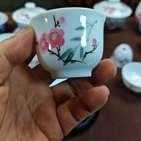 7501瓷滑石子标准胎，铃铛杯。微瑕