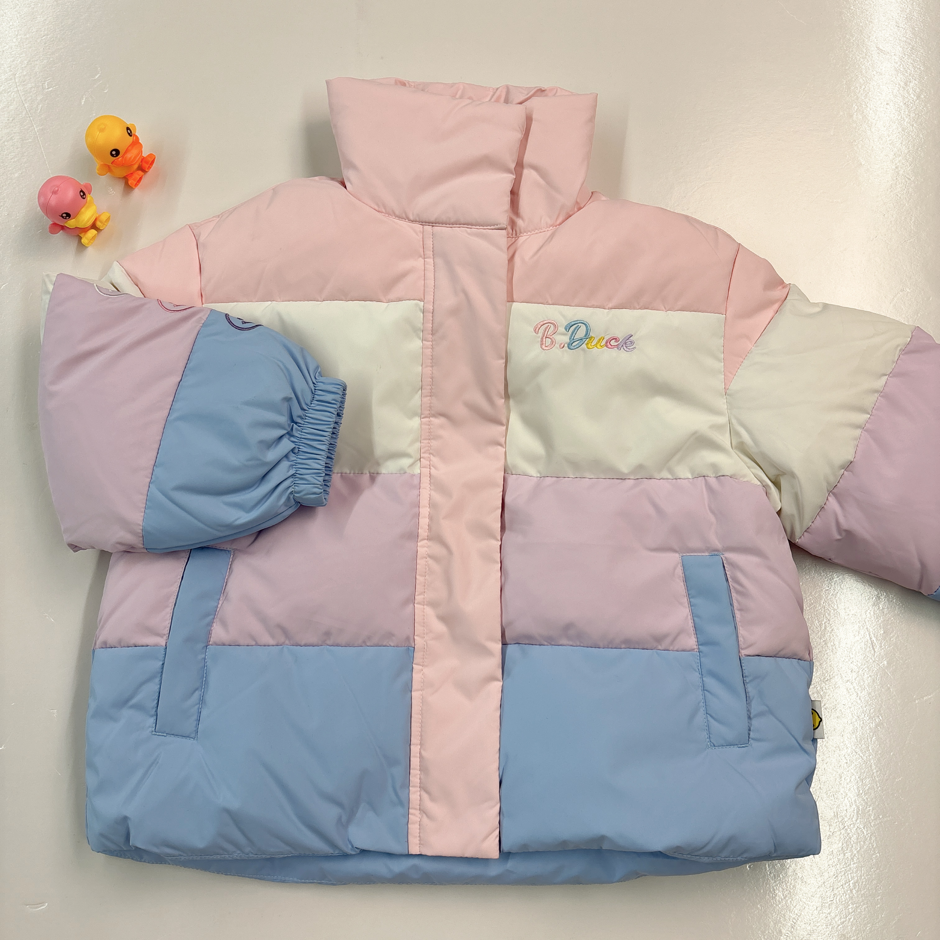 B.DUCK活力都市女款撞色拼接厚保暖2025新款儿童户外羽绒服 A022