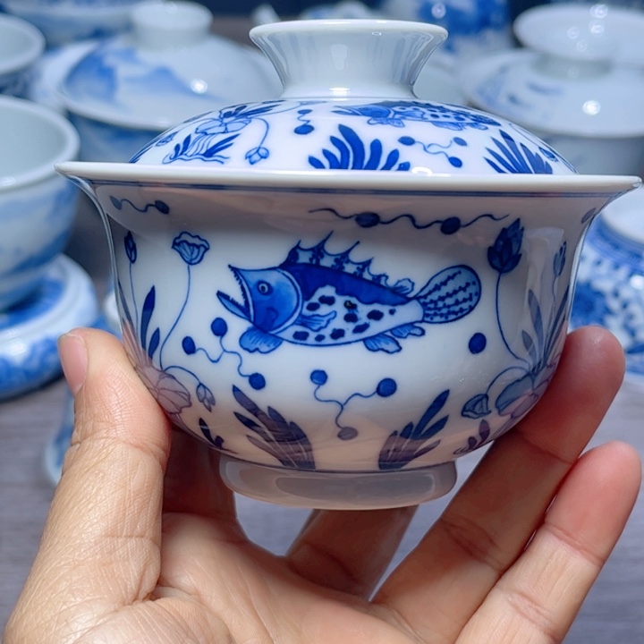 手绘青花鱼藻盖碗