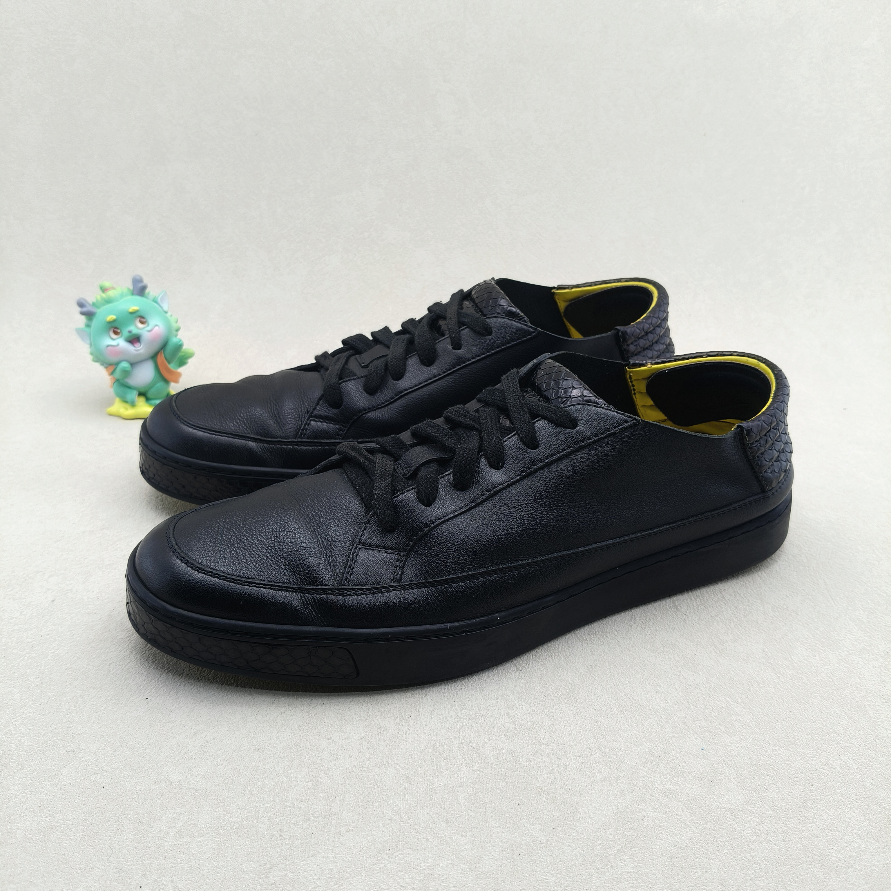 95新 GUCCI/古驰 43码/黑黄字母压印大logo 低帮百搭休闲板鞋鞋