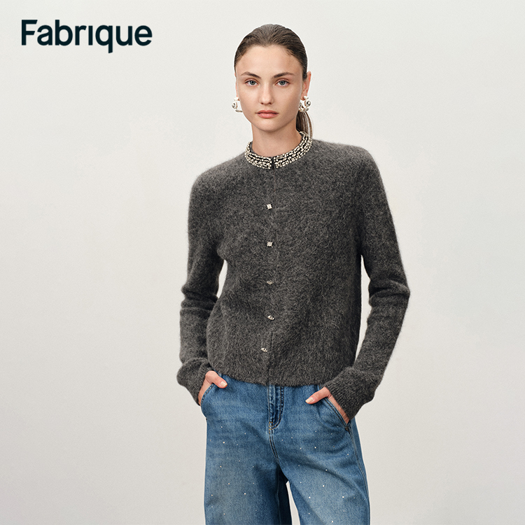 Fabrique Jinelle 秋冬新品烟雾灰镶钻圆领羊驼毛千金风针织开衫