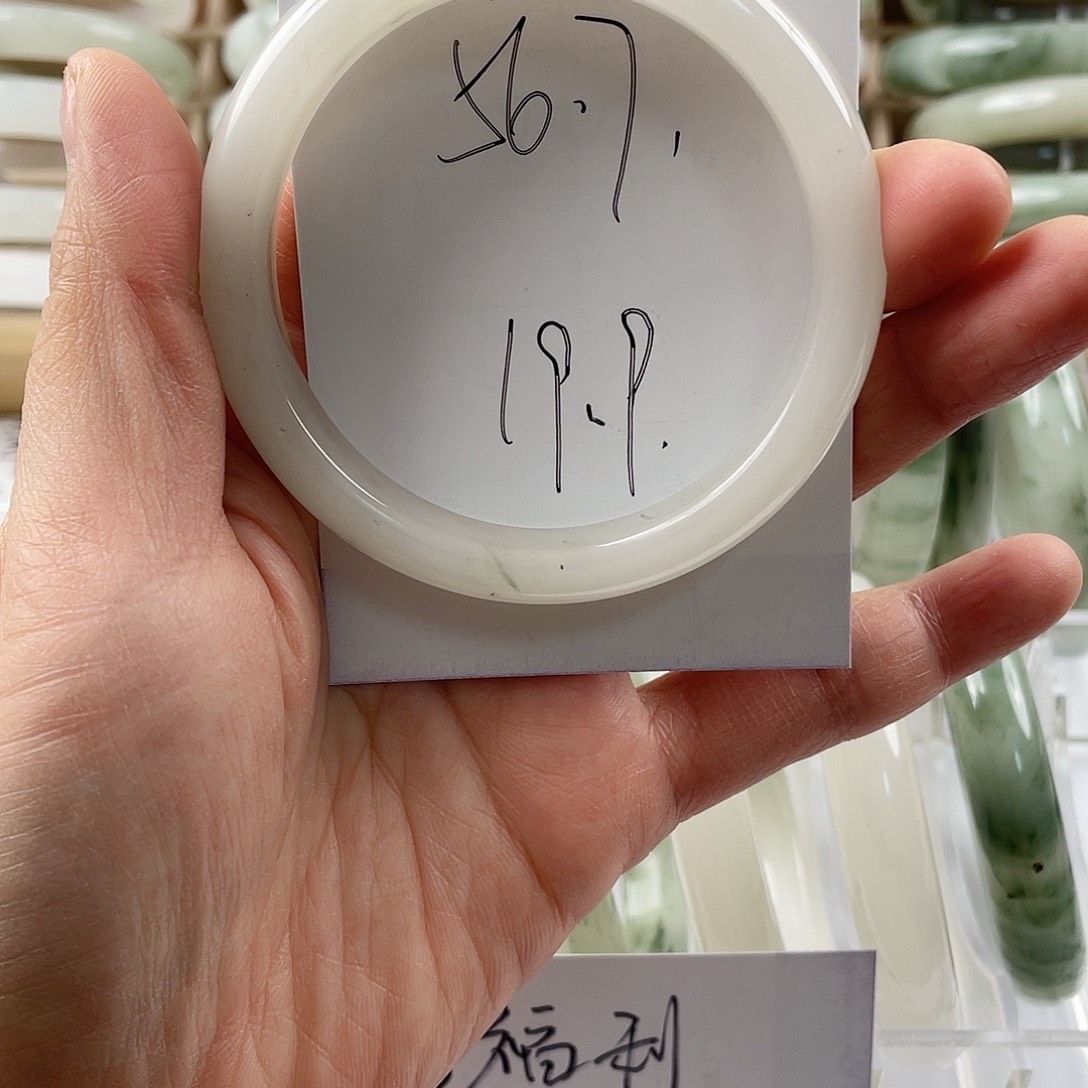 石英质玉手镯未镶嵌