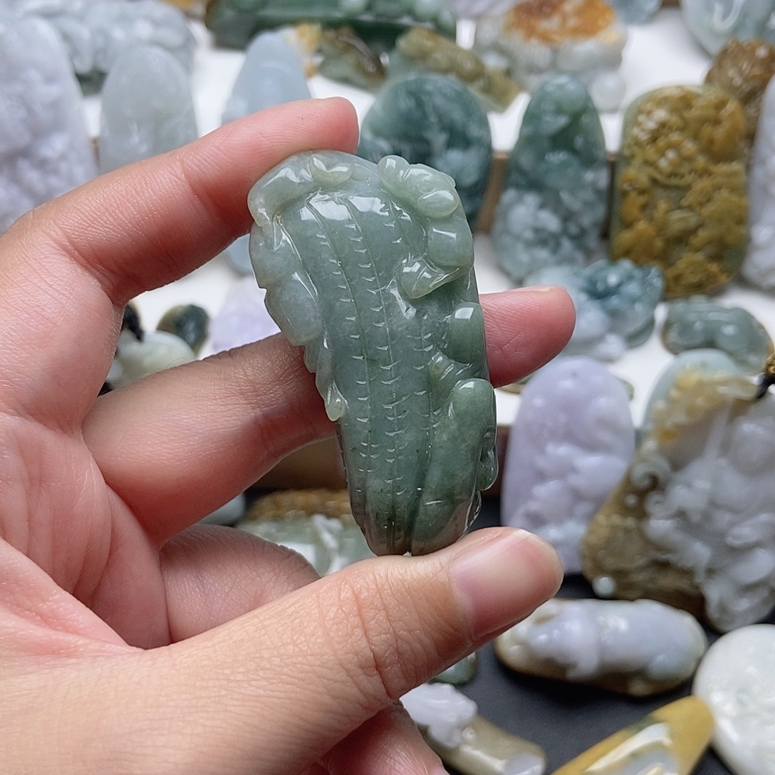 翡翠未镶嵌颈饰翡翠