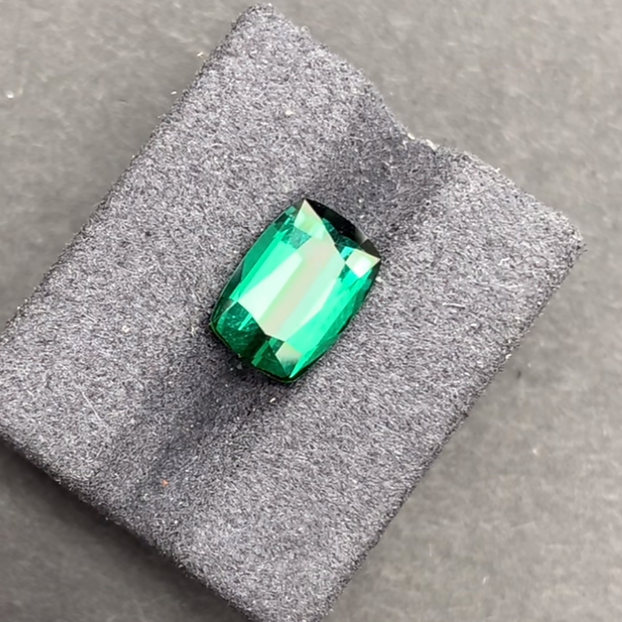 2.8克拉拉贡碧玺裸石