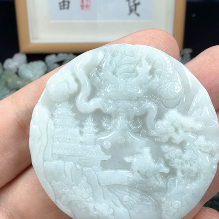 翡翠挂件未镶嵌翡翠