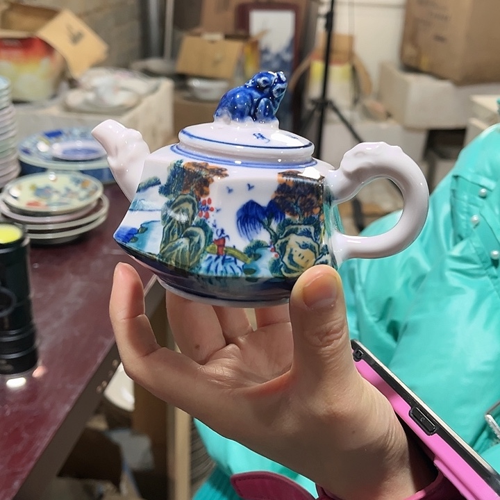 瓷片景德镇陶瓷茶壶。红。