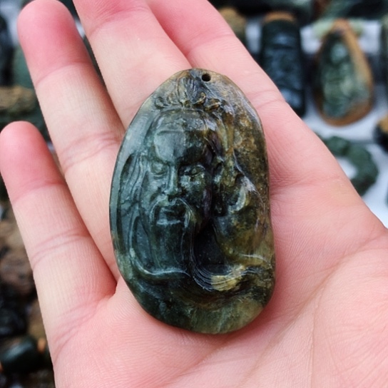 未镶嵌岫岩河磨玉（透闪石质玉）挂件