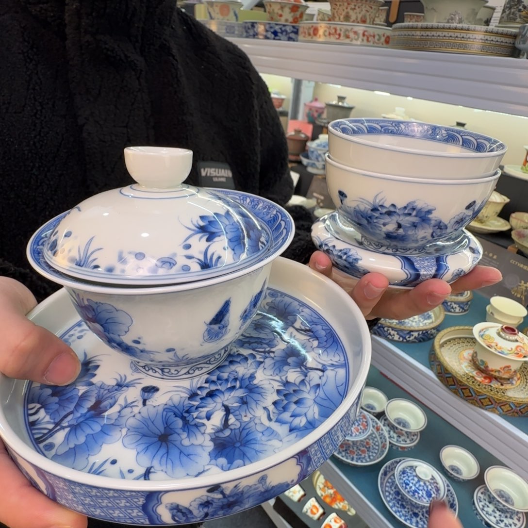 当代艺术家辞典等多部著作