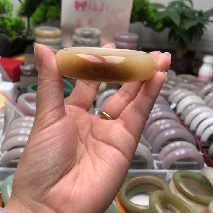 石英质玉未镶嵌手镯