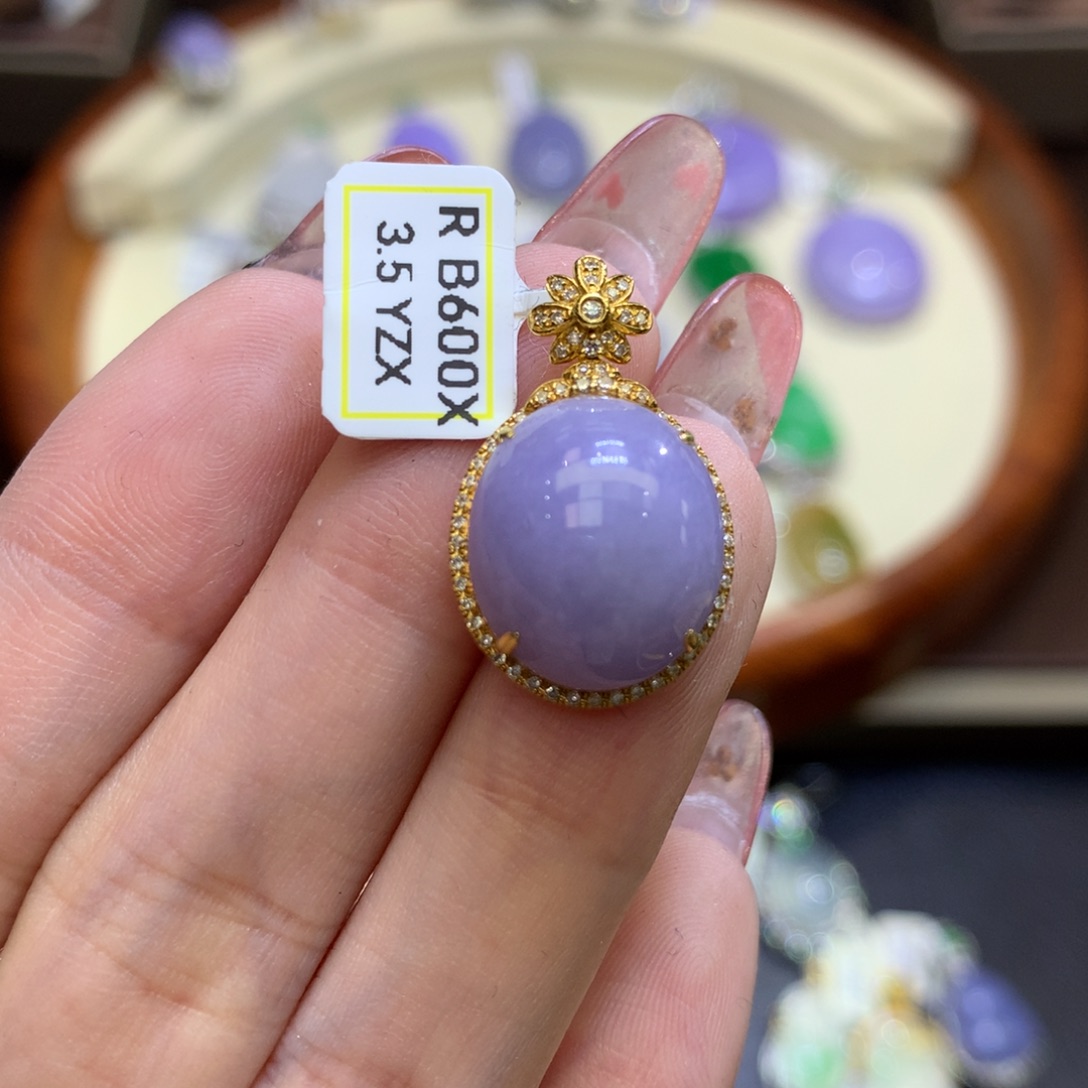 翡翠颈饰18K金镶嵌翡翠