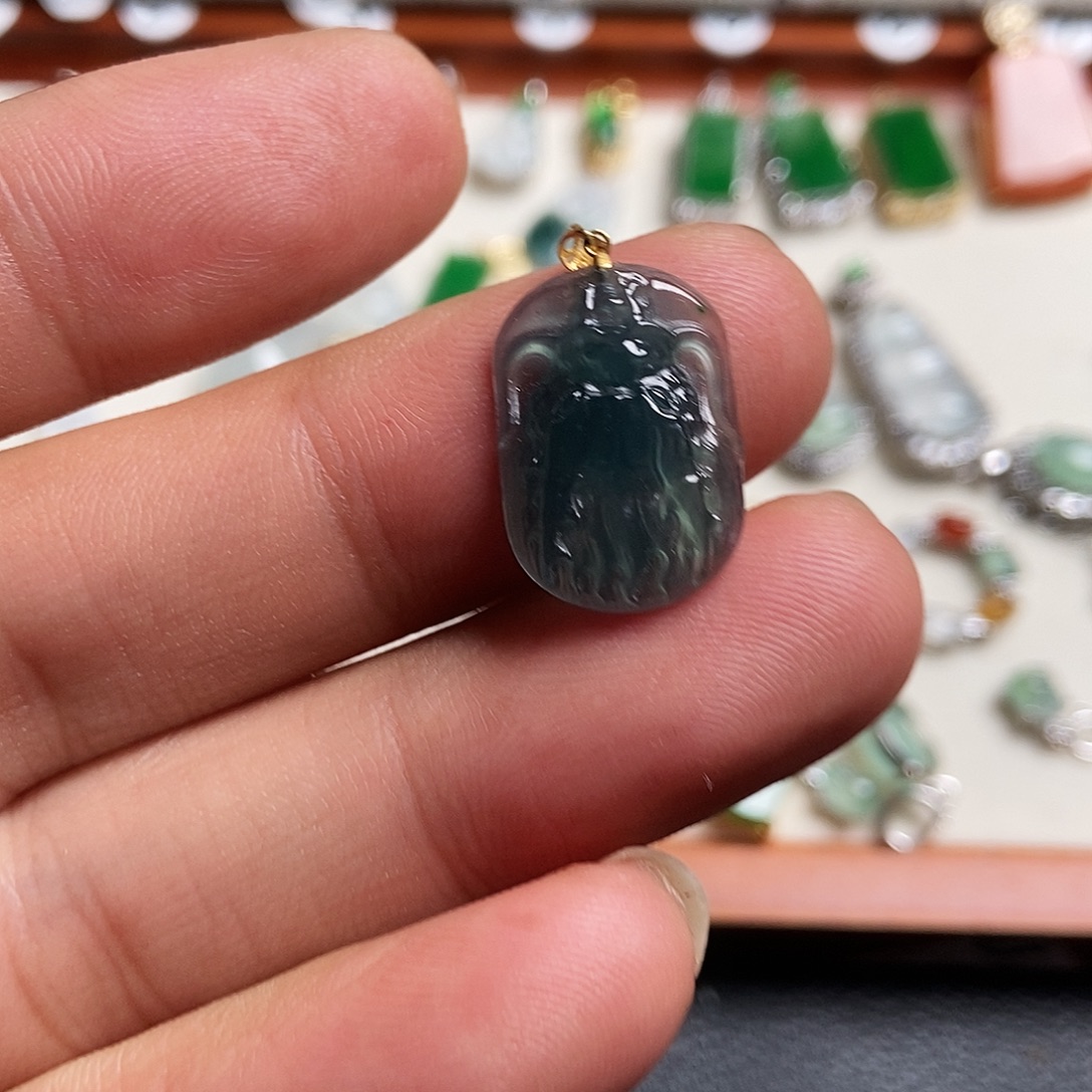 翡翠18K金镶嵌颈饰