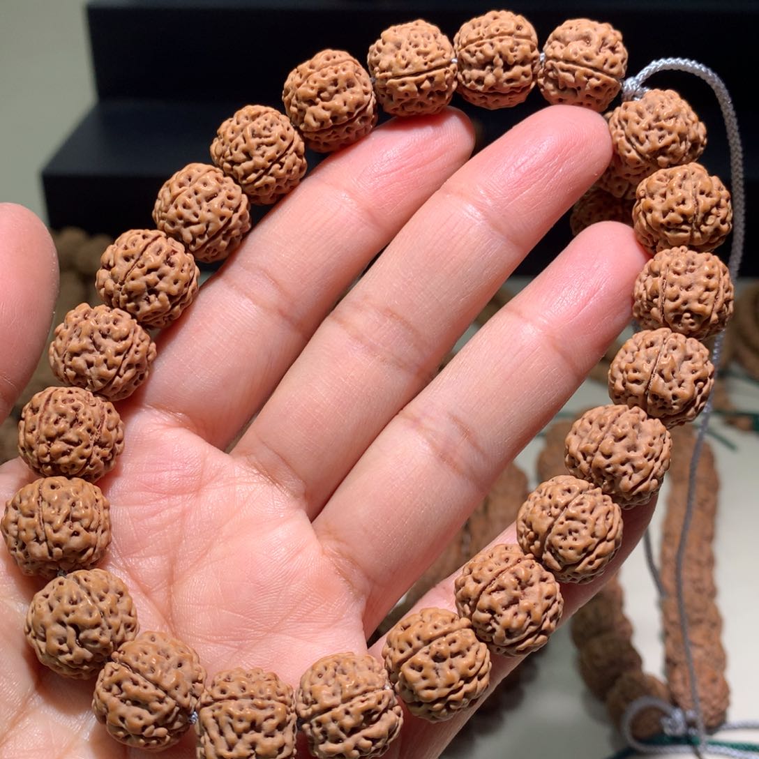 金刚菩提吊坠蜂王手串13.8