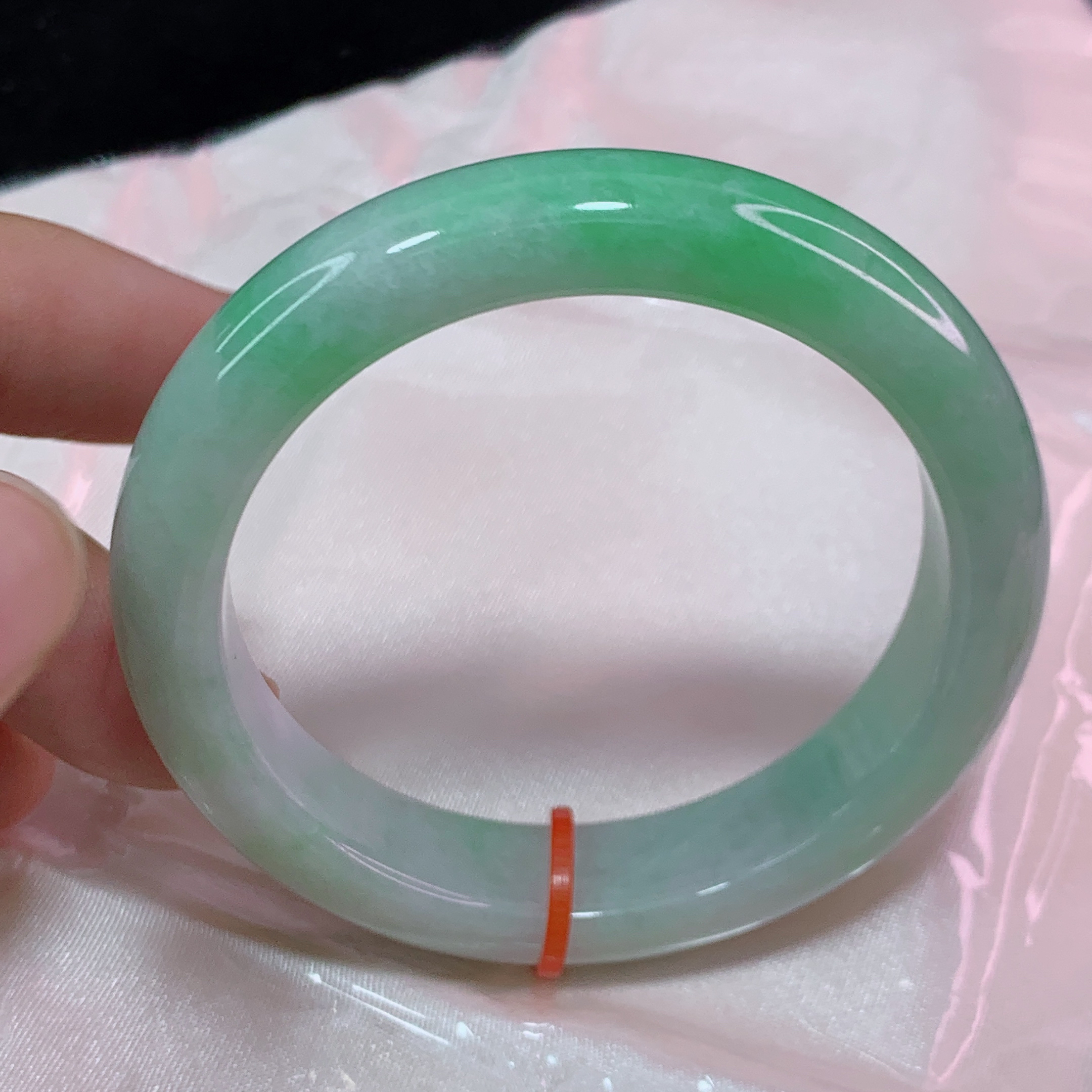 缅甸天然A货翡翠手镯冰润飘阳绿5253