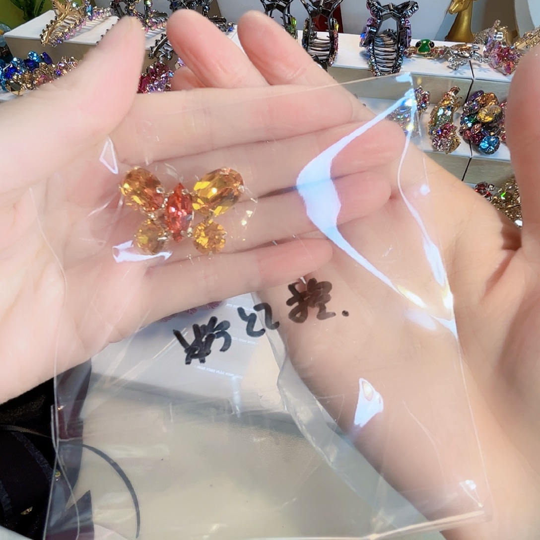 m***控大理石铁合金施华蝴蝶结
