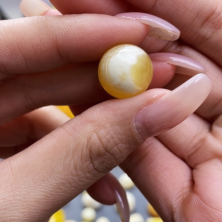 琥珀裸石未镶嵌单珠尺寸15mm带粉点