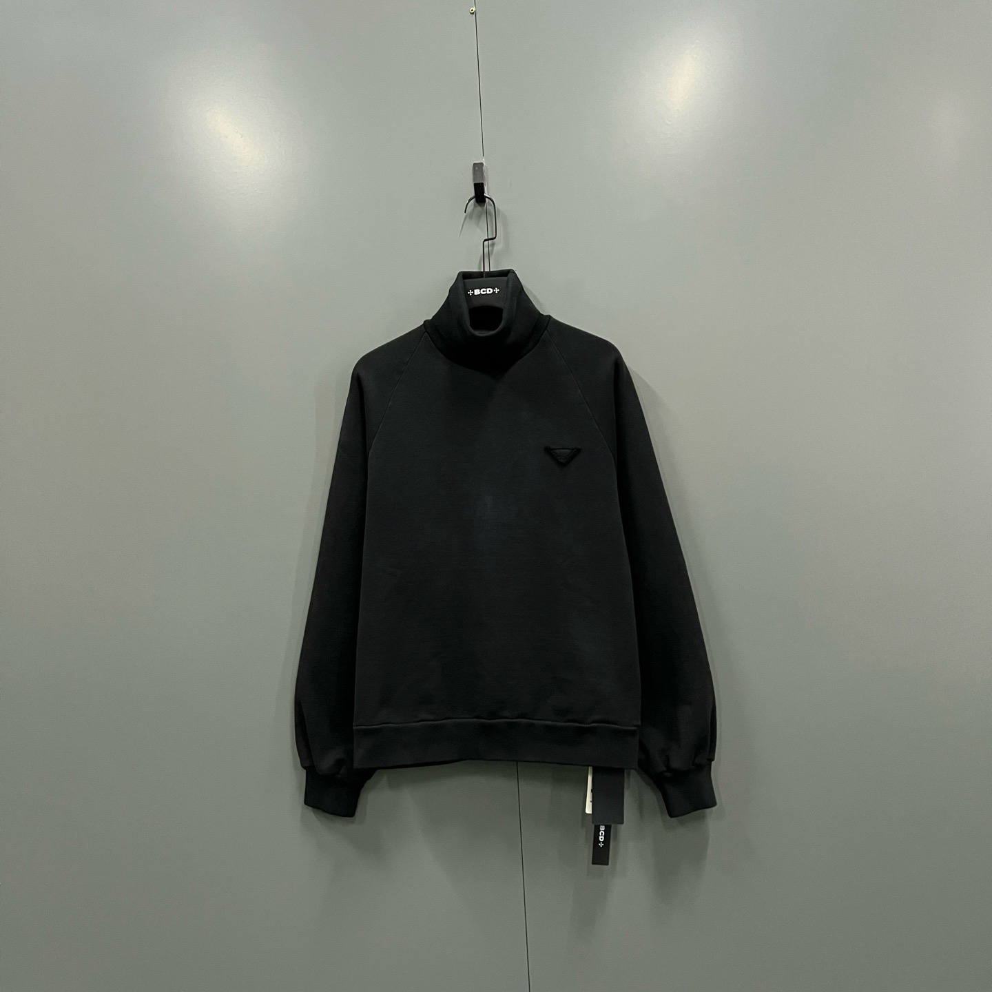 99新 Prada/普拉达 h925  黑色三角标高领卫衣 S码610906