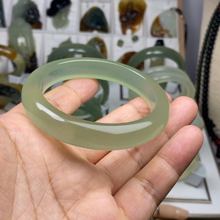 蛇纹石玉未镶嵌手镯