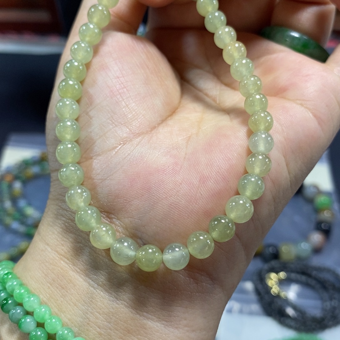 定制翡翠未镶嵌冰黄手串