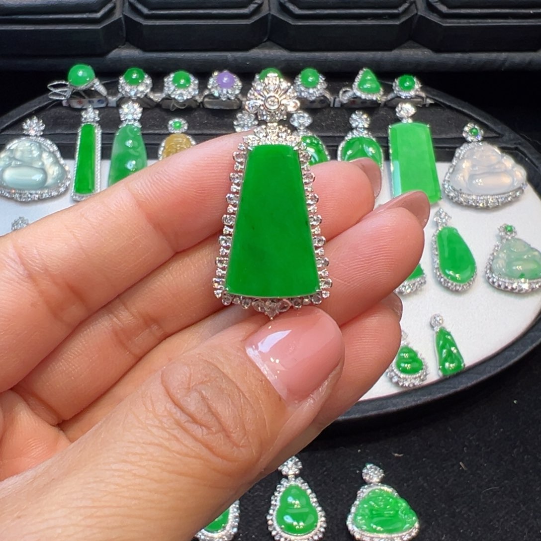 翡翠颈饰18K金镶嵌收到货48小时鉴赏期