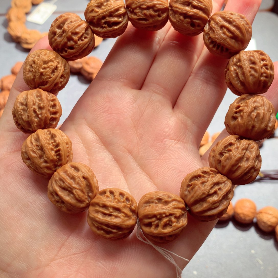 文玩核桃吊坠精****员树王京八棱