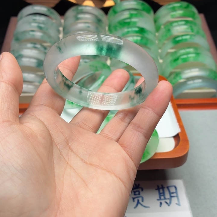 云***人石英质玉未镶嵌手镯