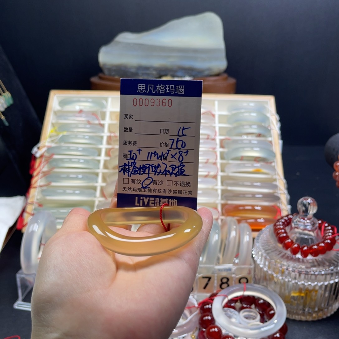 轻***啰玛瑙/玉髓手镯未镶嵌