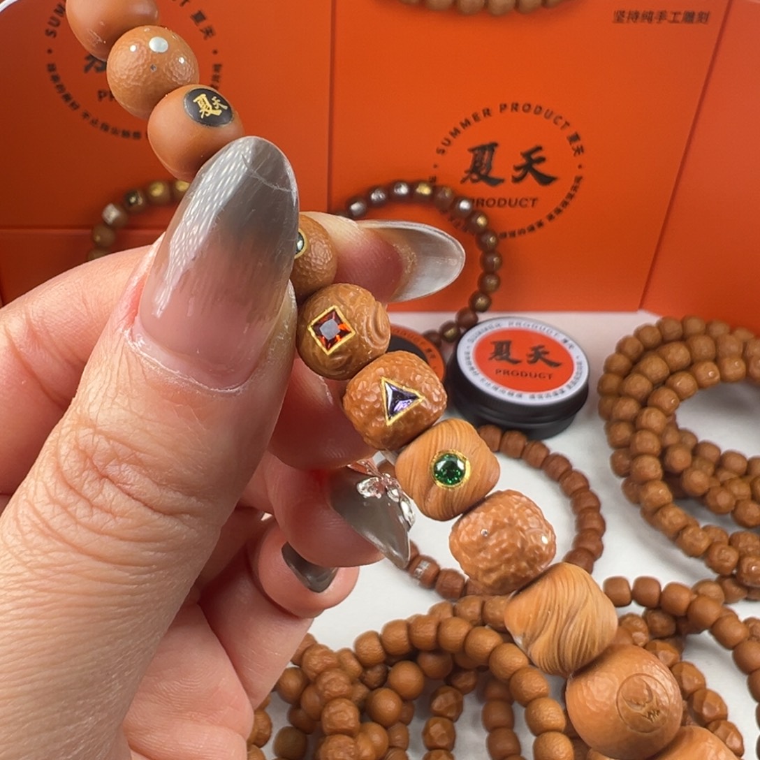 李***森猴头核桃吊坠宝石标×3