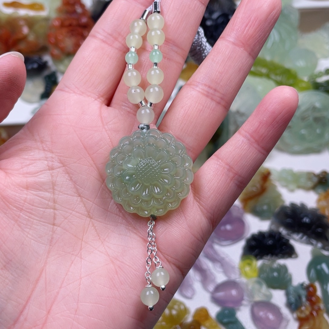 蛇纹石玉未镶嵌颈饰