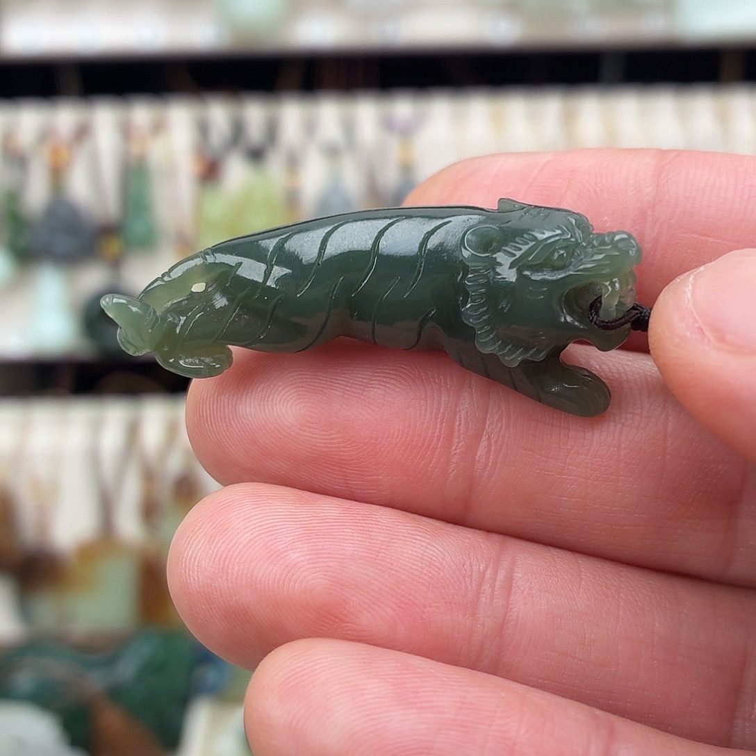 和田玉未镶嵌颈饰天然和田玉手工雕刻生肖老虎吊坠