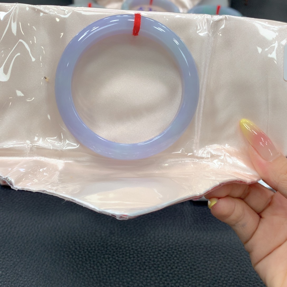 翡翠手镯未镶嵌翡翠
