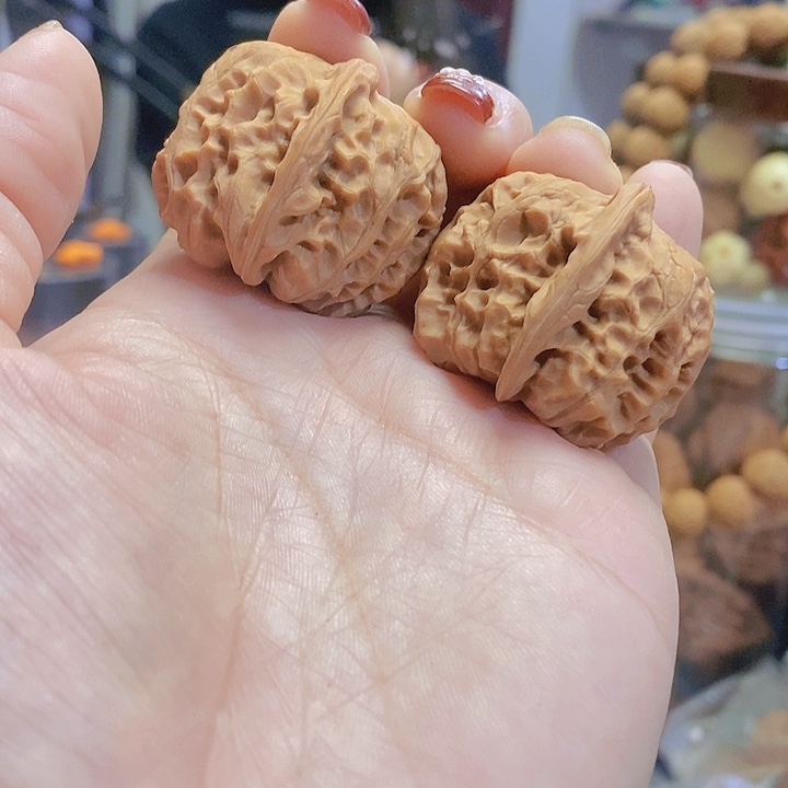 【闪购商品】文玩核桃把件32大石窝蜡皮