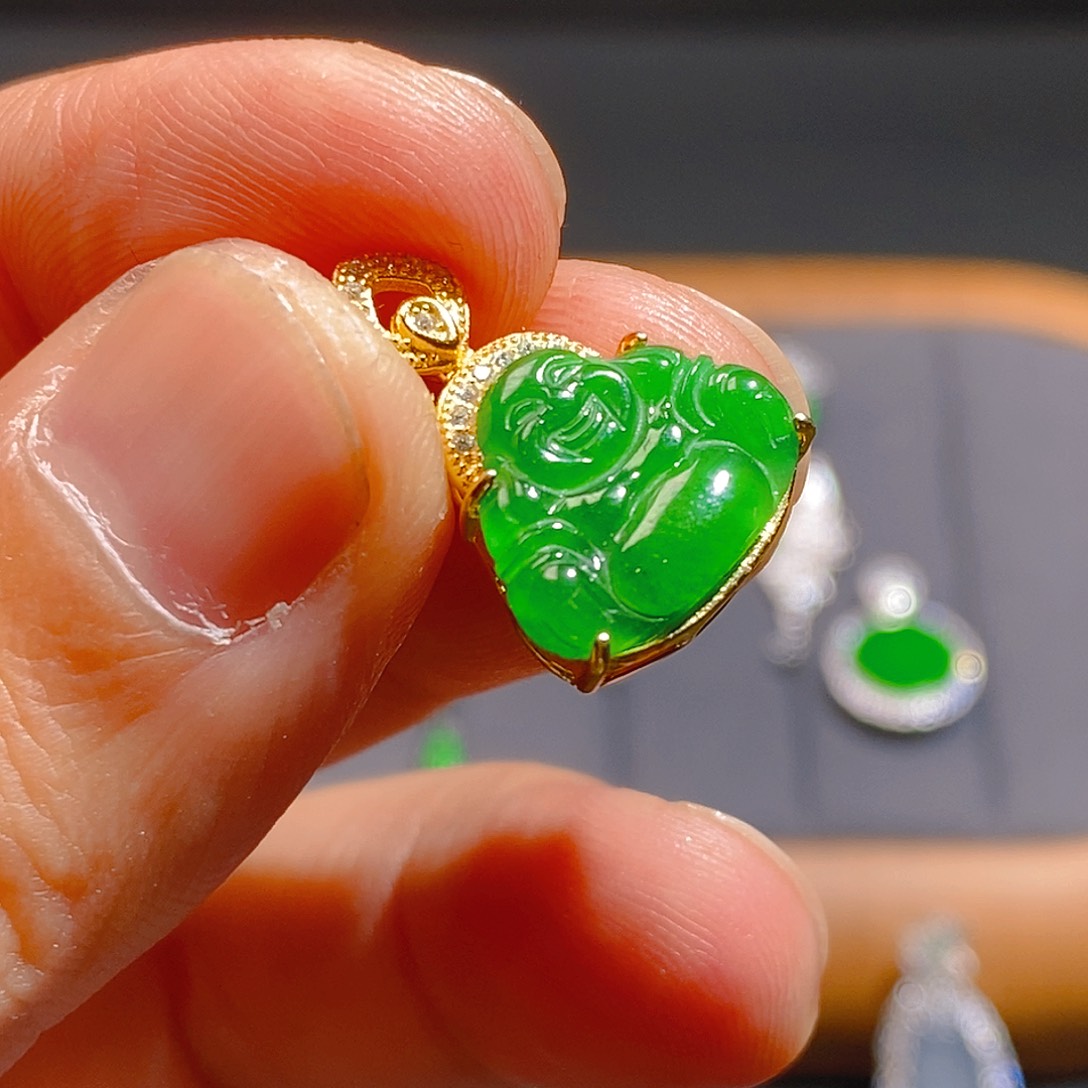 翡翠耳饰未镶嵌           