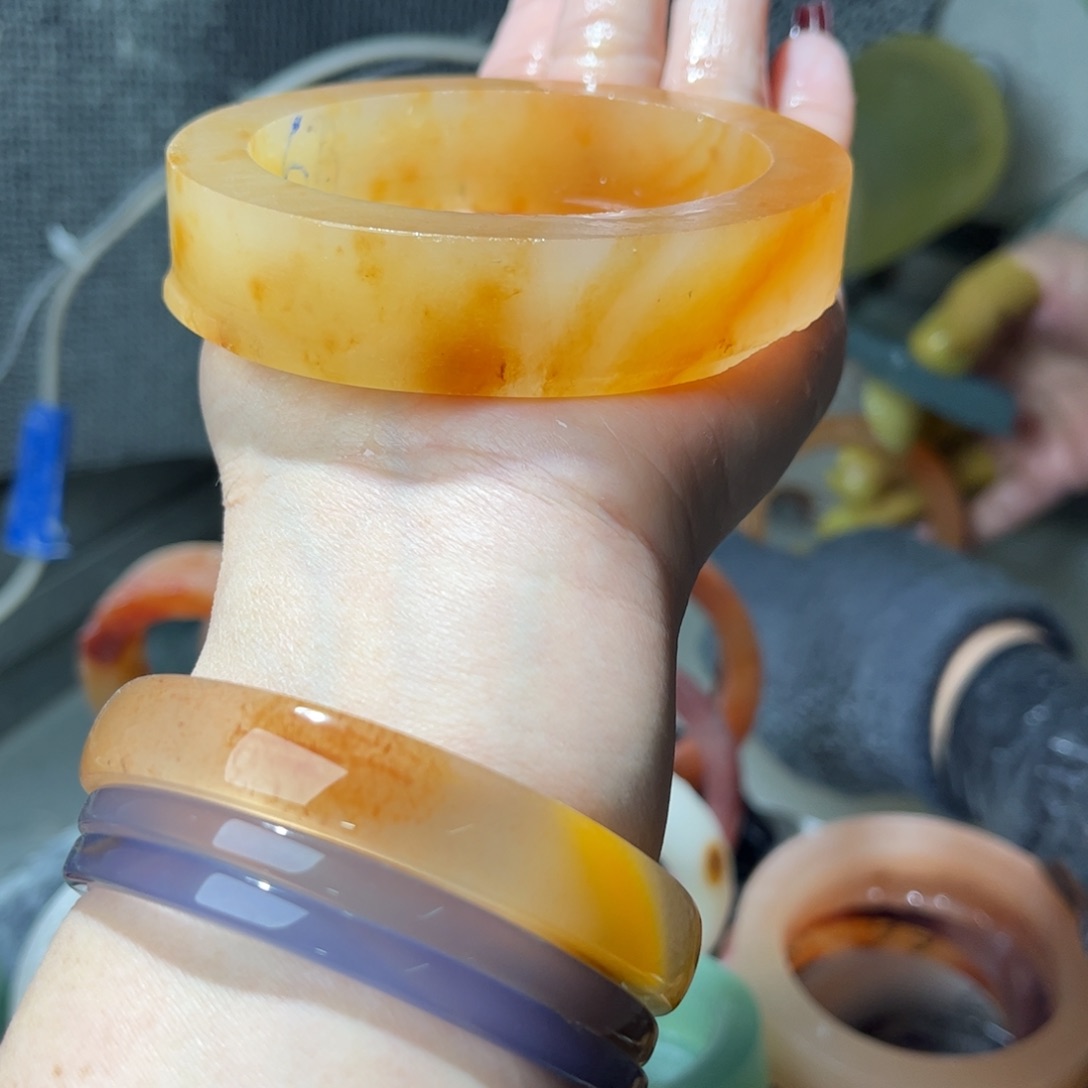 *****石英质玉未镶嵌手镯定制